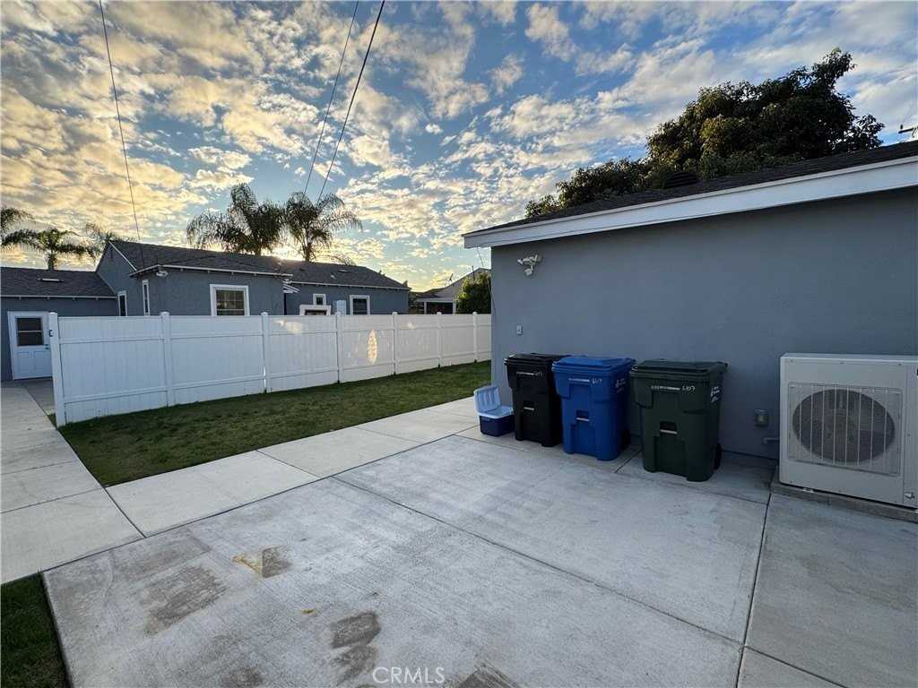 8107 Quoit St #A - Photo 3 of 12