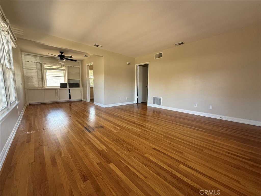 605 North Pl - Photo 4 of 16