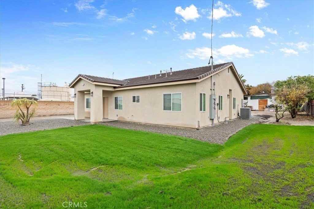 1435 Richardson St - Photo 3 of 25