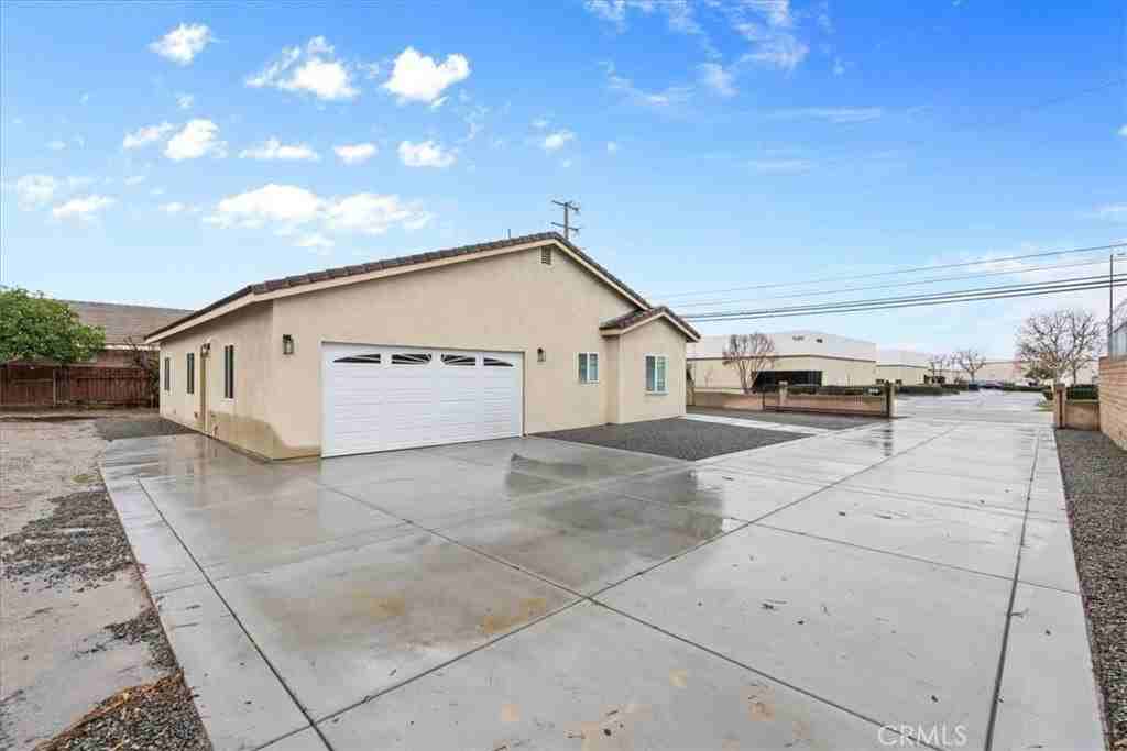 1435 Richardson St - Photo 4 of 25