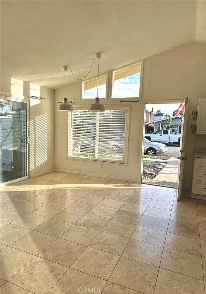 8441 Doncaster Dr - Photo 4 of 23