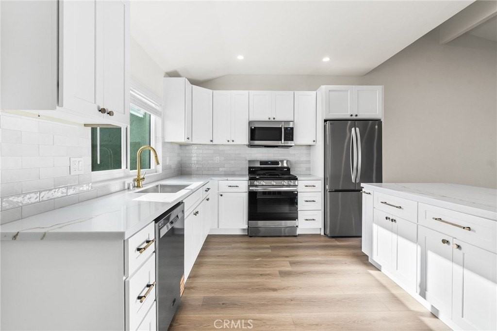 8 Acorn - Photo 4 of 23