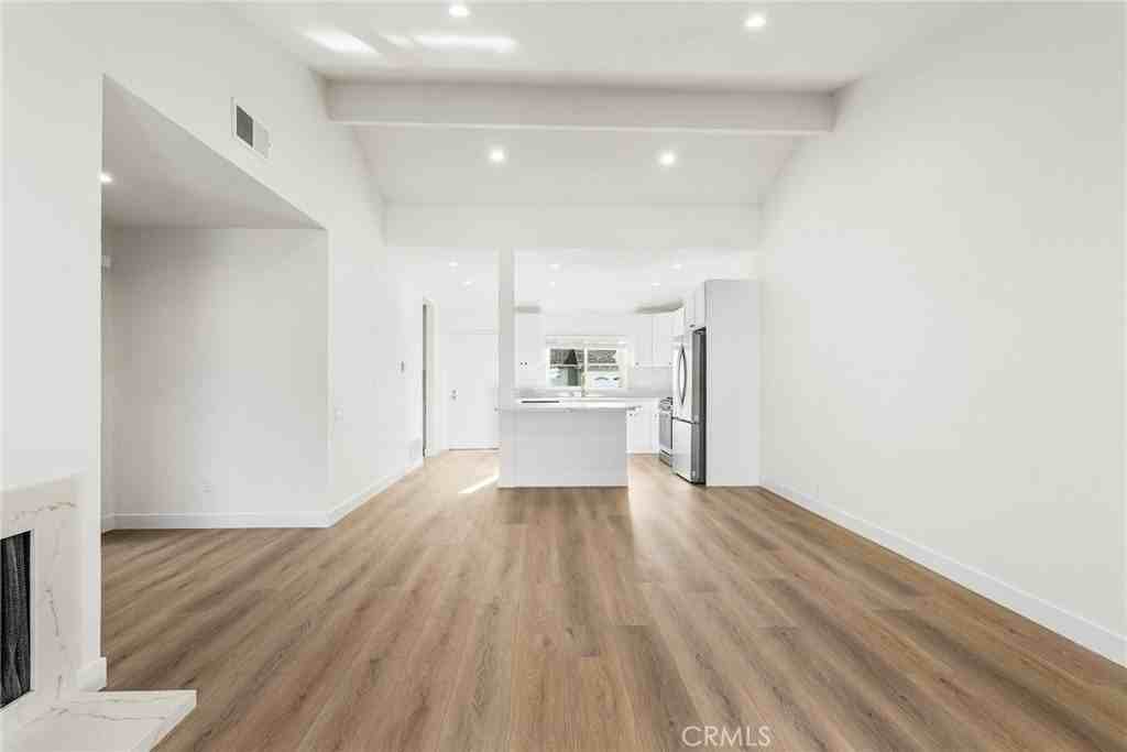 8 Acorn - Photo 6 of 23