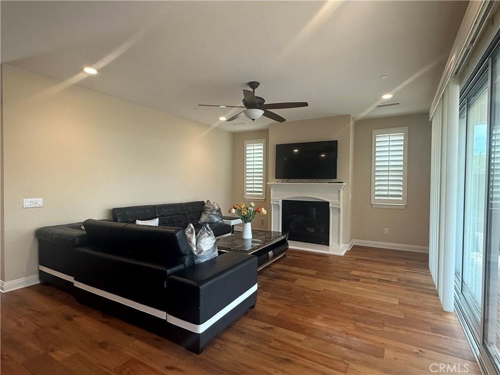 109 Sideways - Photo 3 of 12