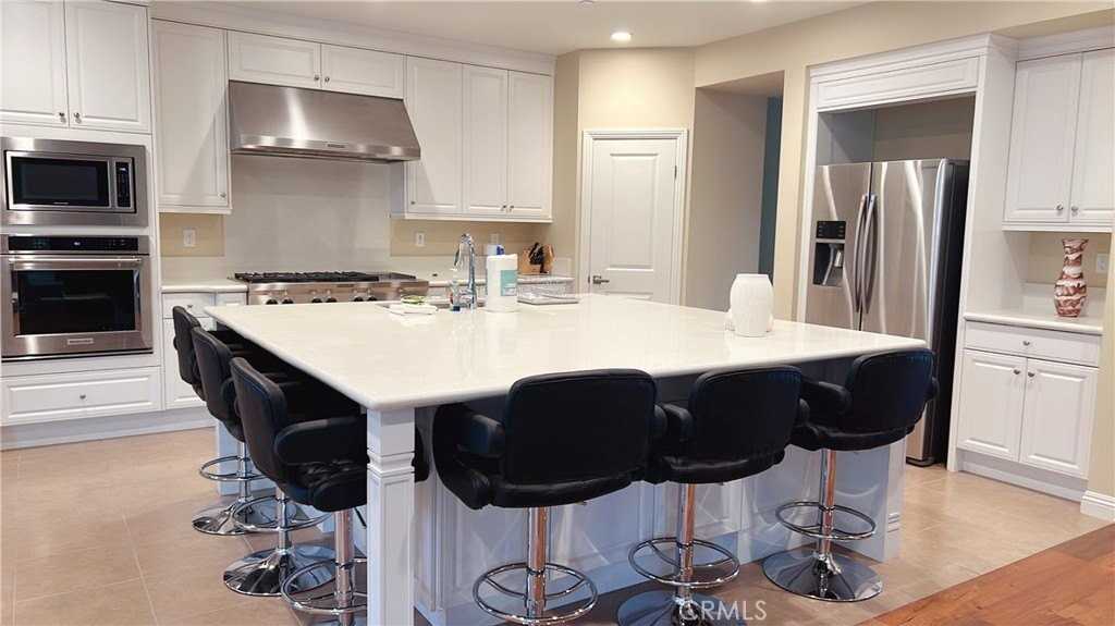 109 Sideways - Photo 4 of 12