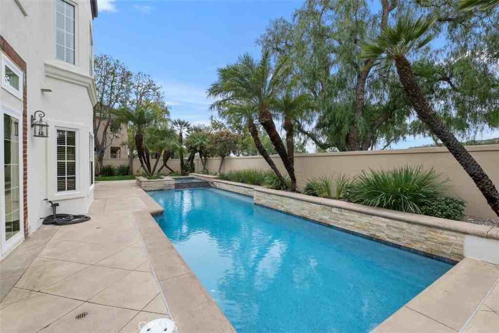 1 Coachman - Photo 3 of 29