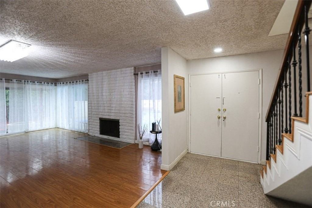 1271 Oakglen Ave - Photo 6 of 50