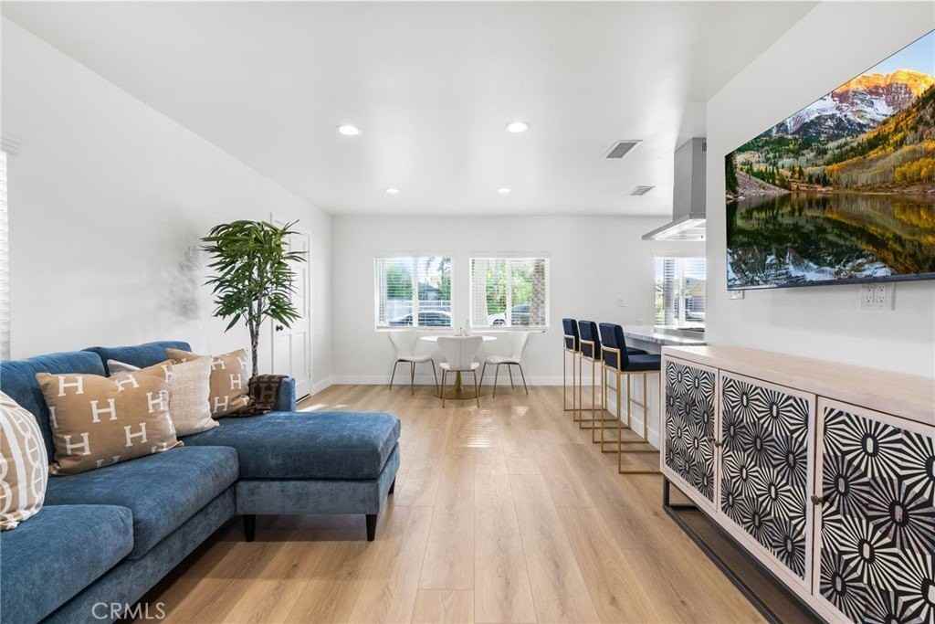 1953 Federal Ave - Photo 3 of 26