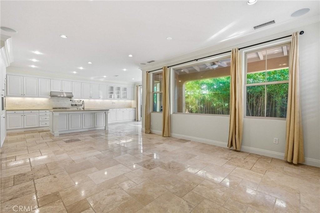 38 Flowerstalk - Photo 2 of 15