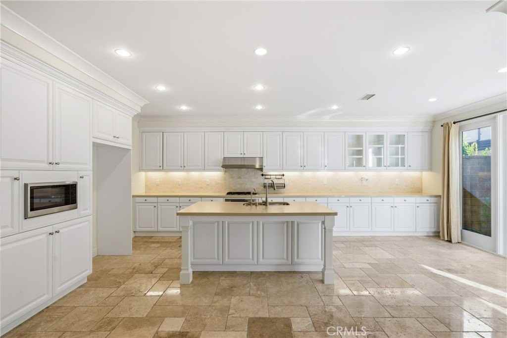 38 Flowerstalk - Photo 4 of 15