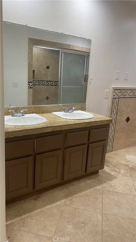 917 S Pacific Ave - Photo 3 of 14