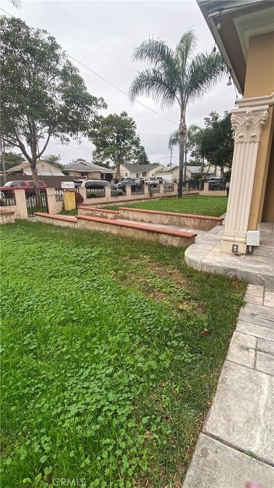 917 S Pacific Ave - Photo 5 of 14