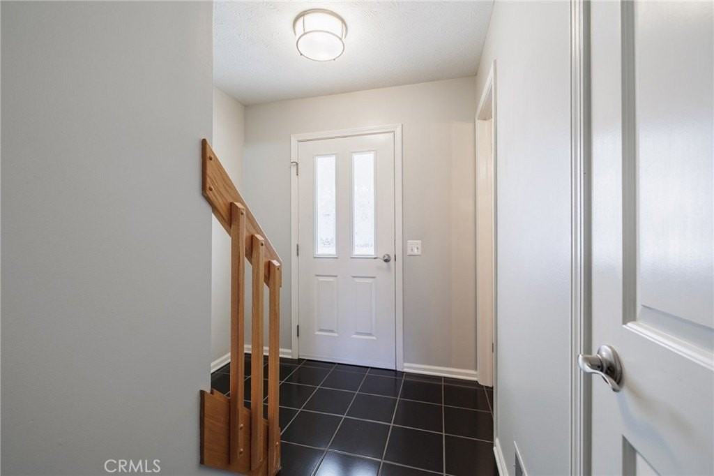 1284 Courtney Dr - Photo 4 of 35