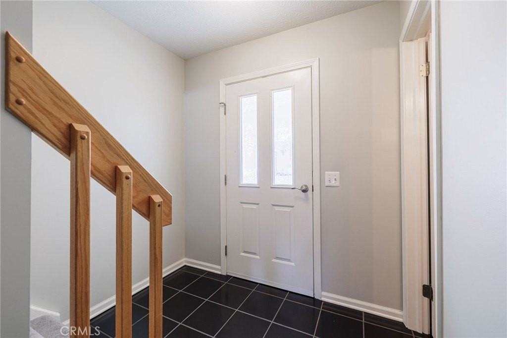 1284 Courtney Dr - Photo 5 of 35