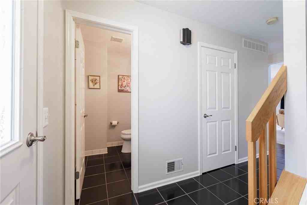 1284 Courtney Dr - Photo 6 of 35