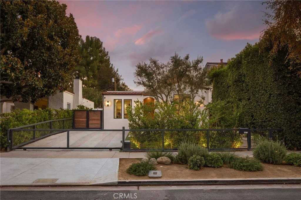 12106 Maxwellton Rd - Photo 2 of 39