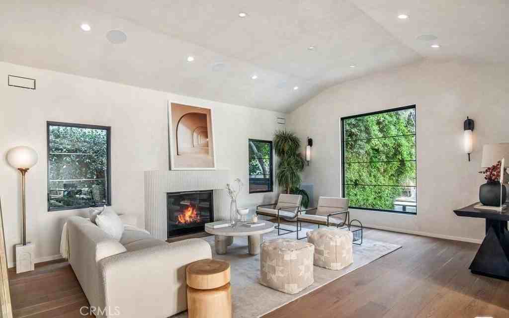 12106 Maxwellton Rd - Photo 6 of 39