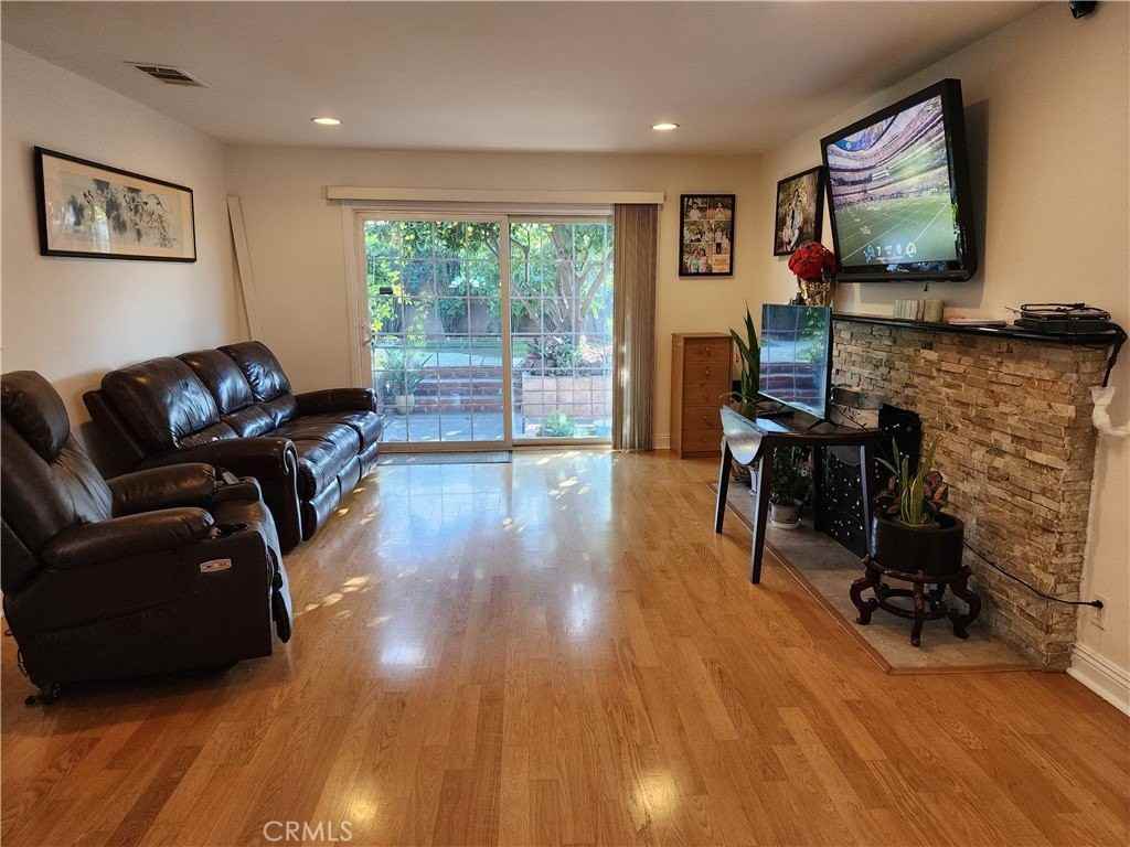 19584 Markstay St - Photo 2 of 22