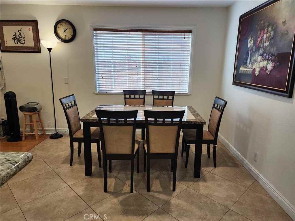 19584 Markstay St - Photo 4 of 22