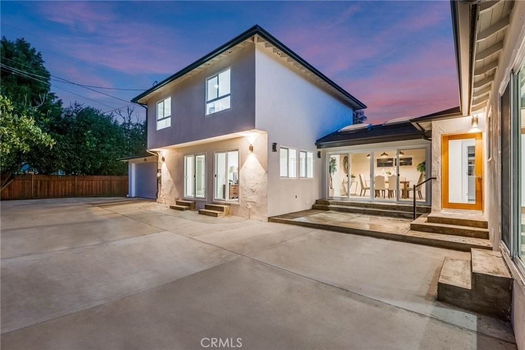 5010 Sunnyslope Ave - Photo 2 of 21