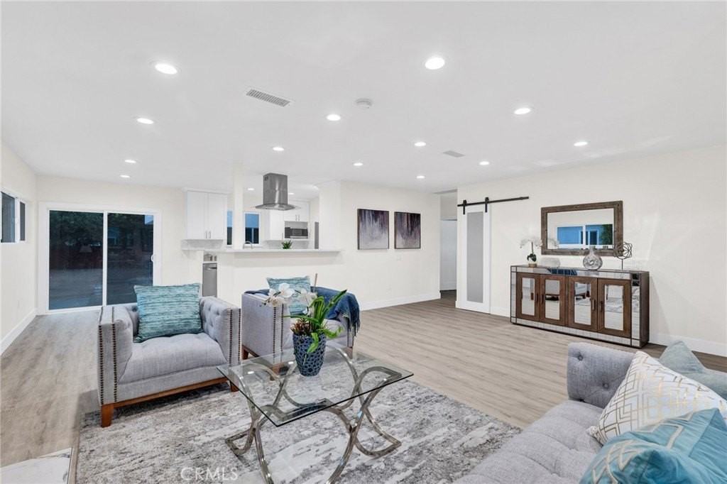 5010 Sunnyslope Ave - Photo 6 of 21