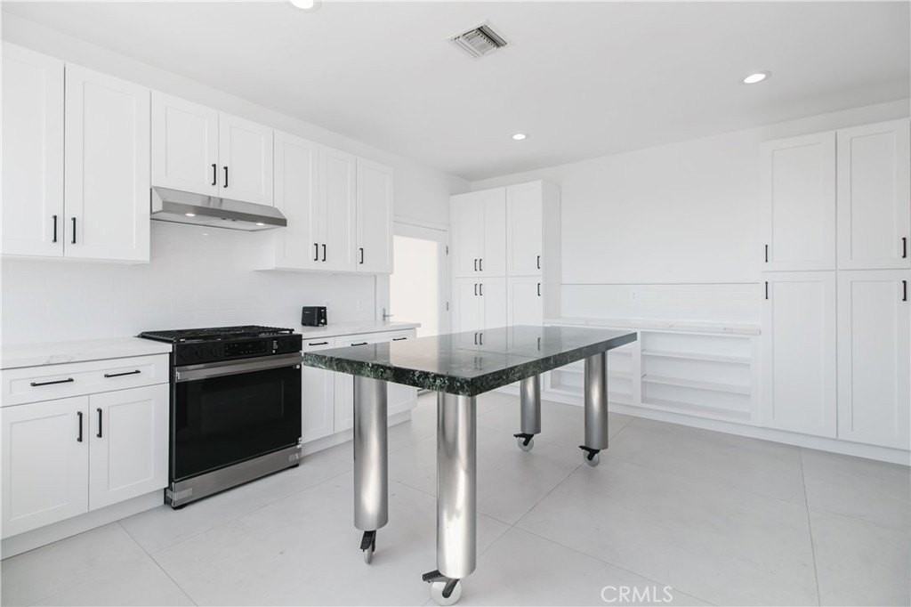 5084 Campo Rd - Photo 3 of 29