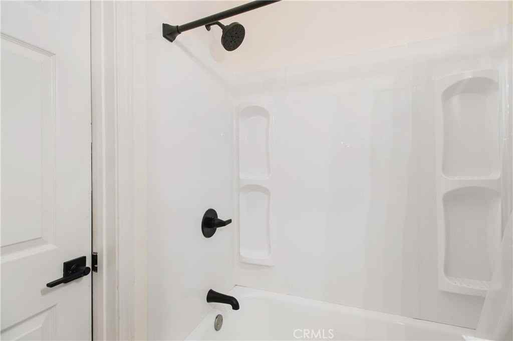 5084 Campo Rd - Photo 6 of 29