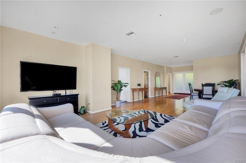 5084 Campo Rd - Photo 7 of 29