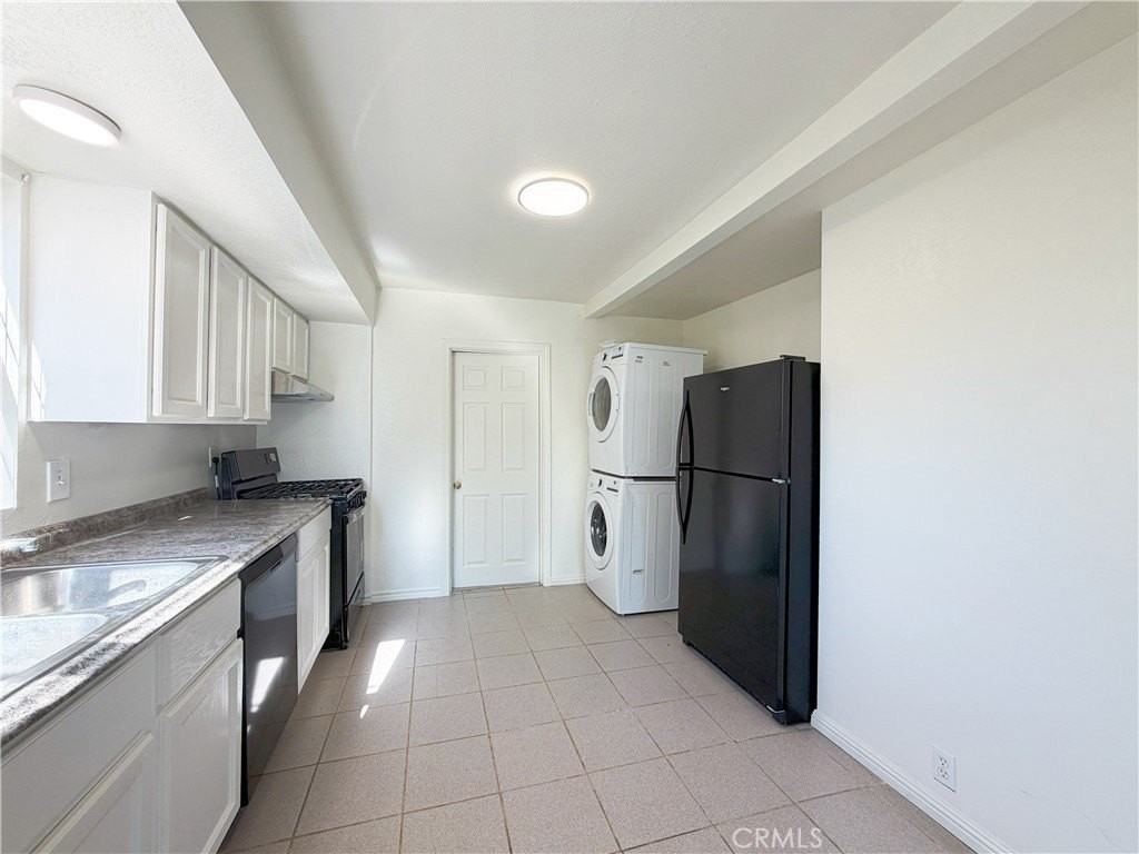 279 Parke St - Photo 2 of 18