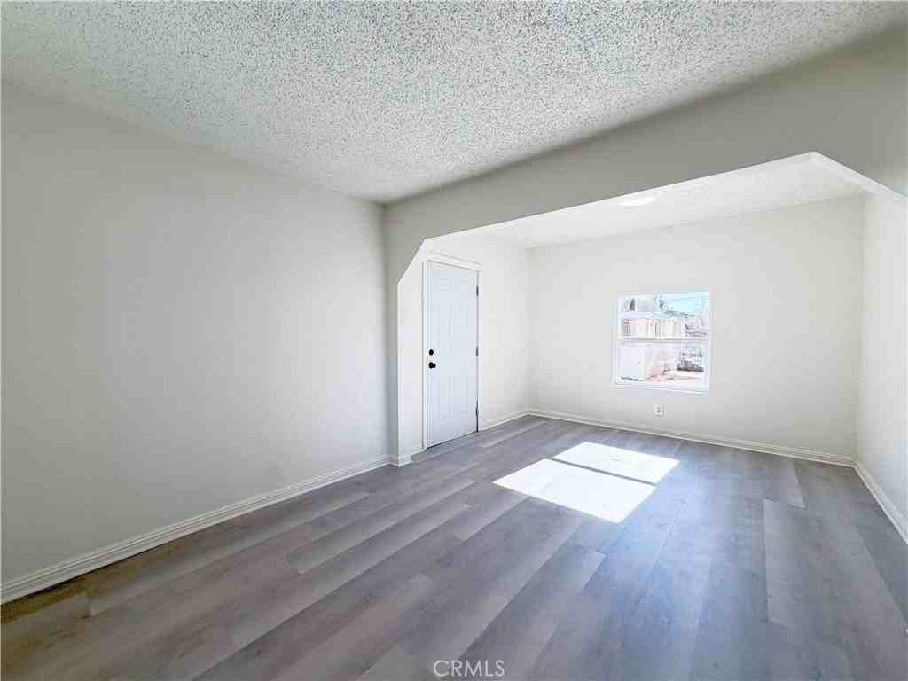 279 Parke St - Photo 7 of 18