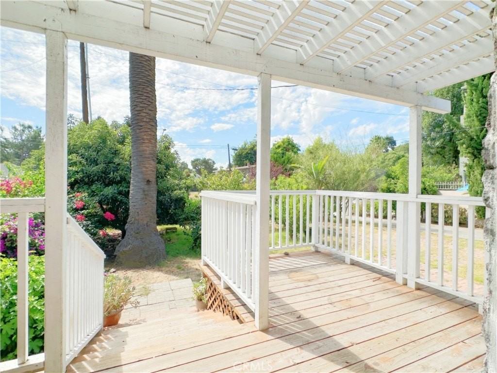 285 Parke St - Photo 5 of 25