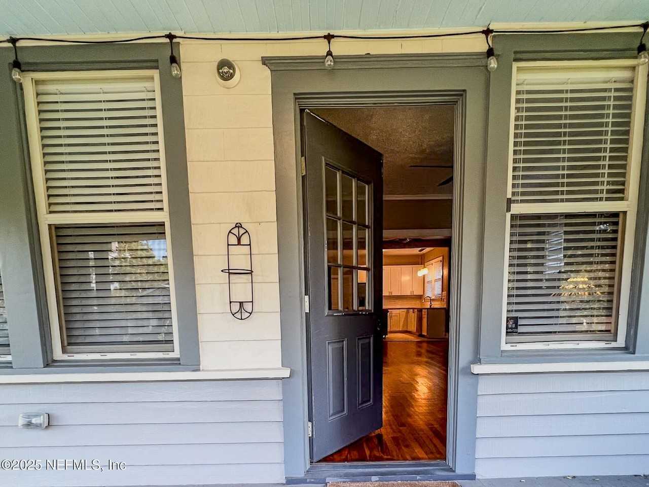 2258 Ernest St - Photo 5 of 26