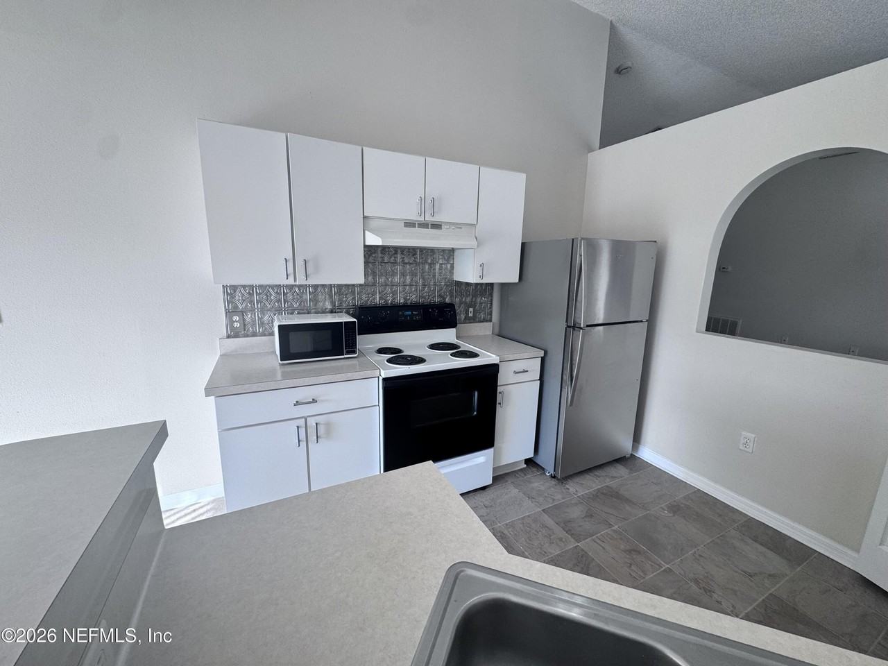 8440 Oak Crossing Dr W - Photo 6 of 19