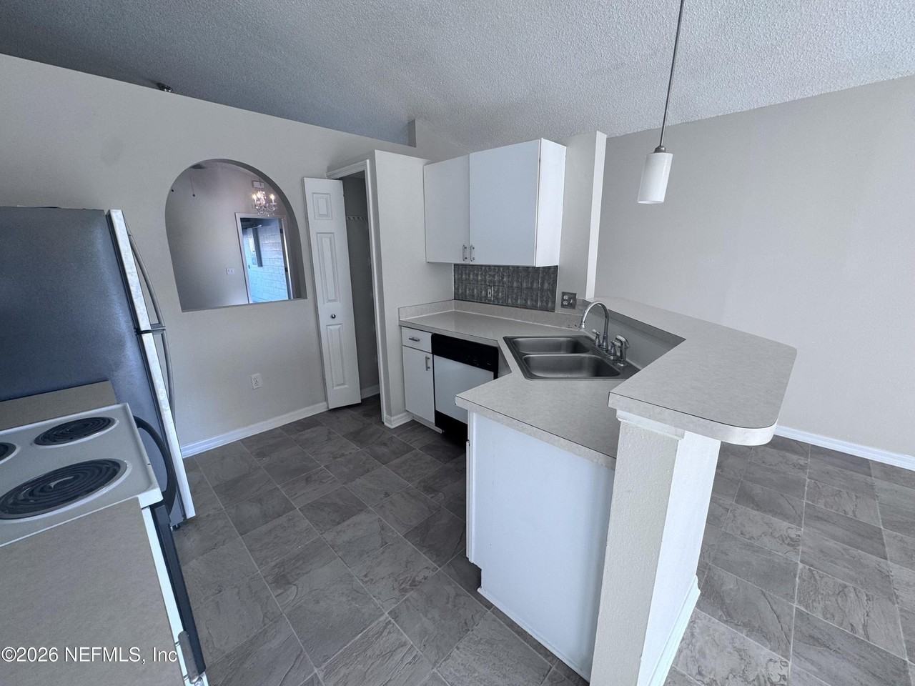 8440 Oak Crossing Dr W - Photo 7 of 19