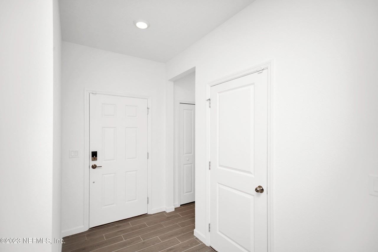 348 Rosemont Dr - Photo 3 of 50