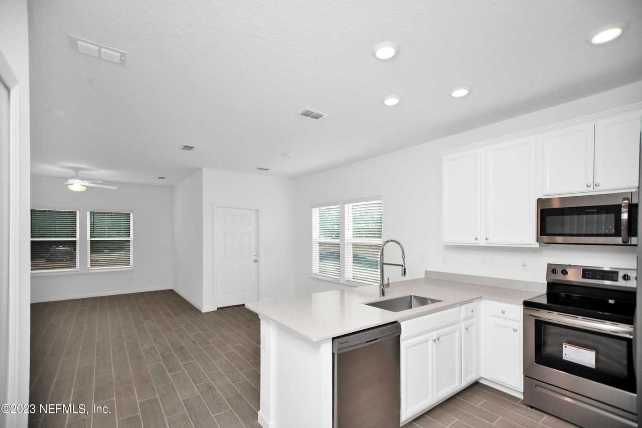 348 Rosemont Dr - Photo 6 of 50