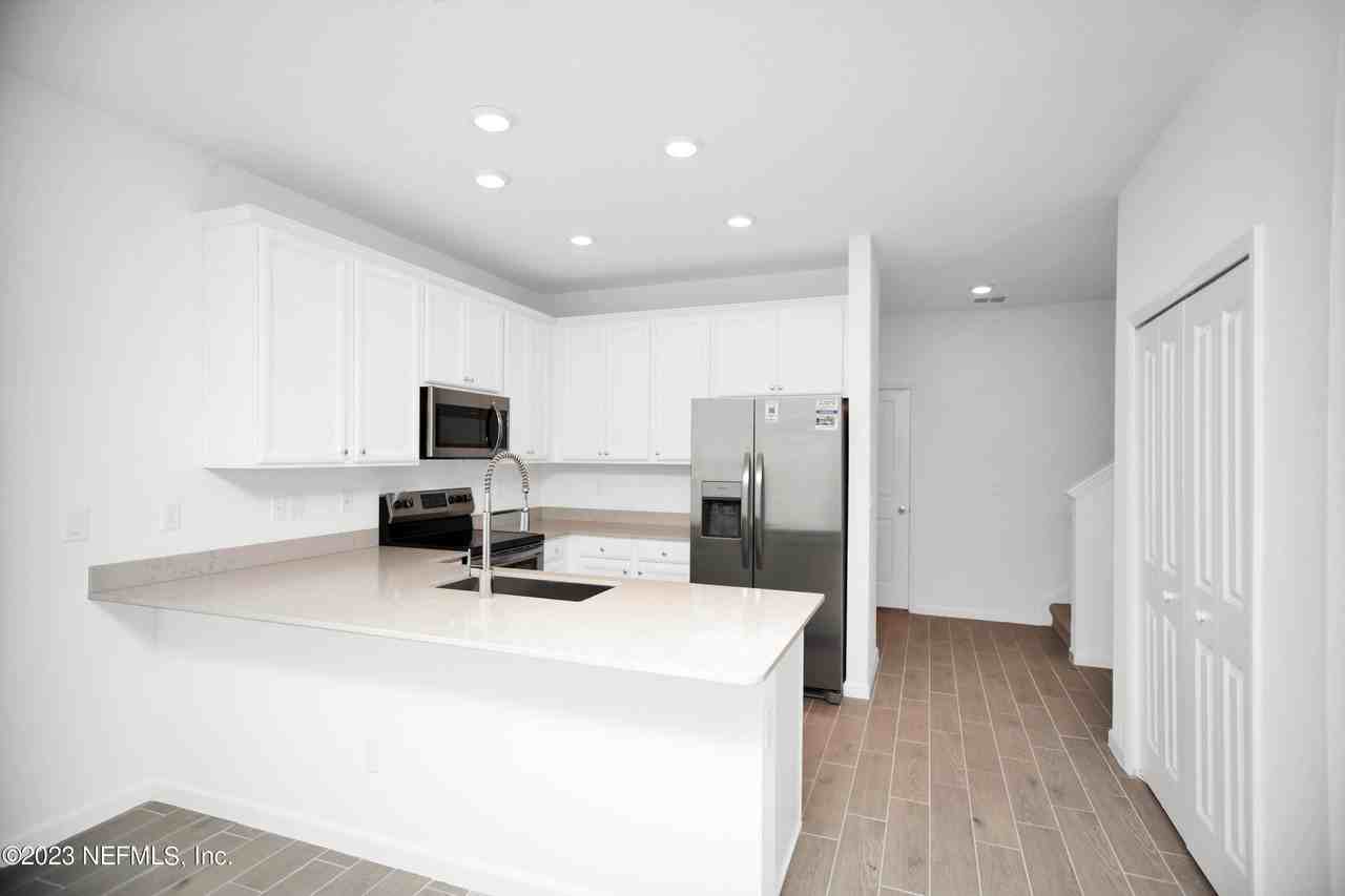 348 Rosemont Dr - Photo 7 of 50