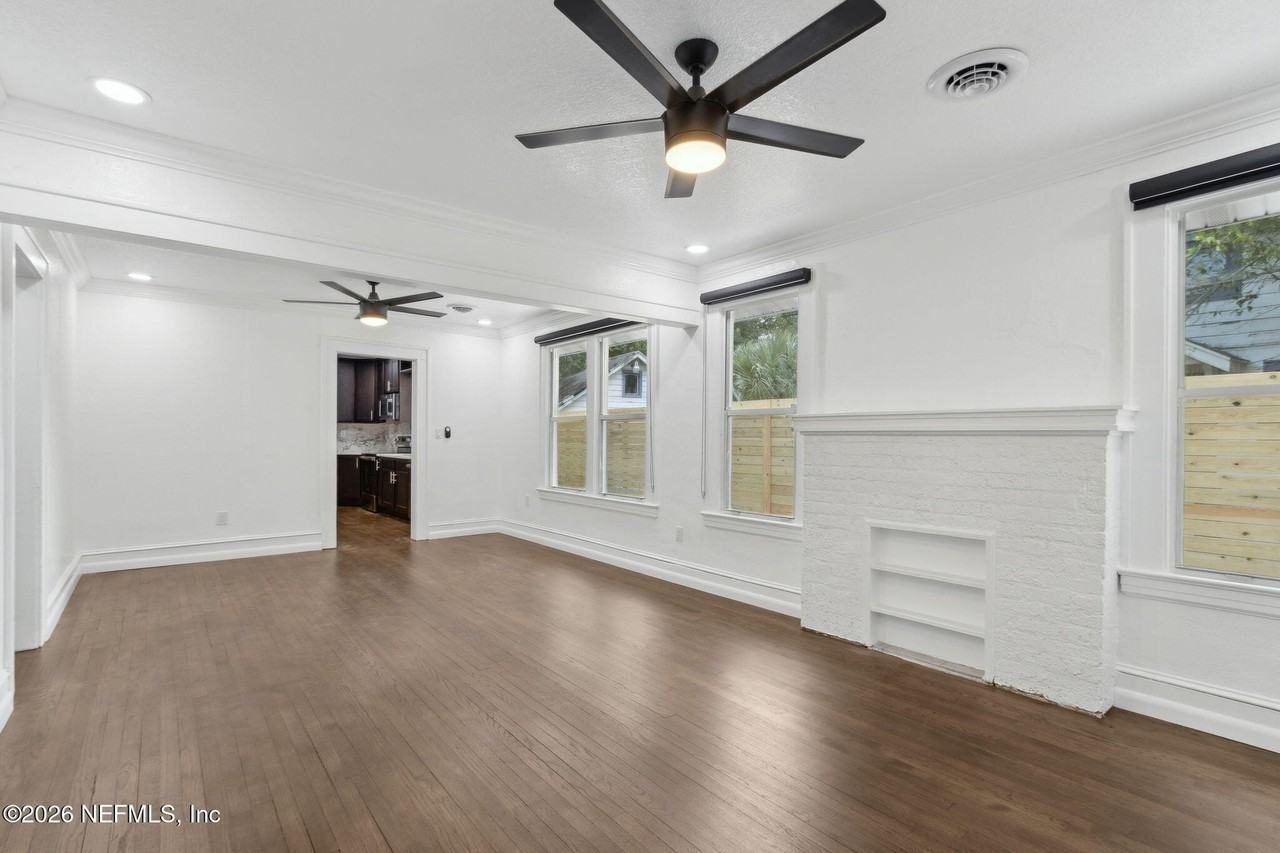 836 Lynton St - Photo 4 of 25