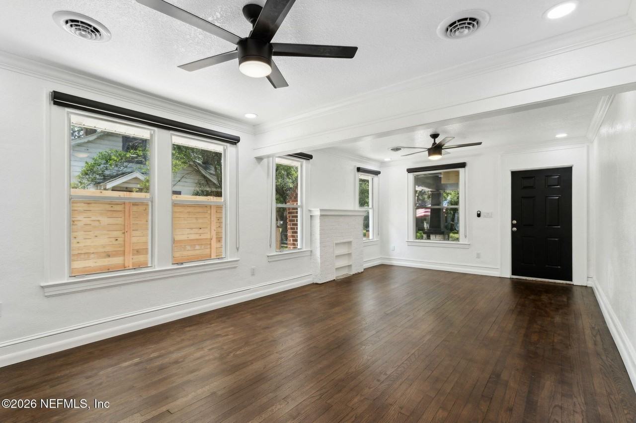 836 Lynton St - Photo 6 of 25