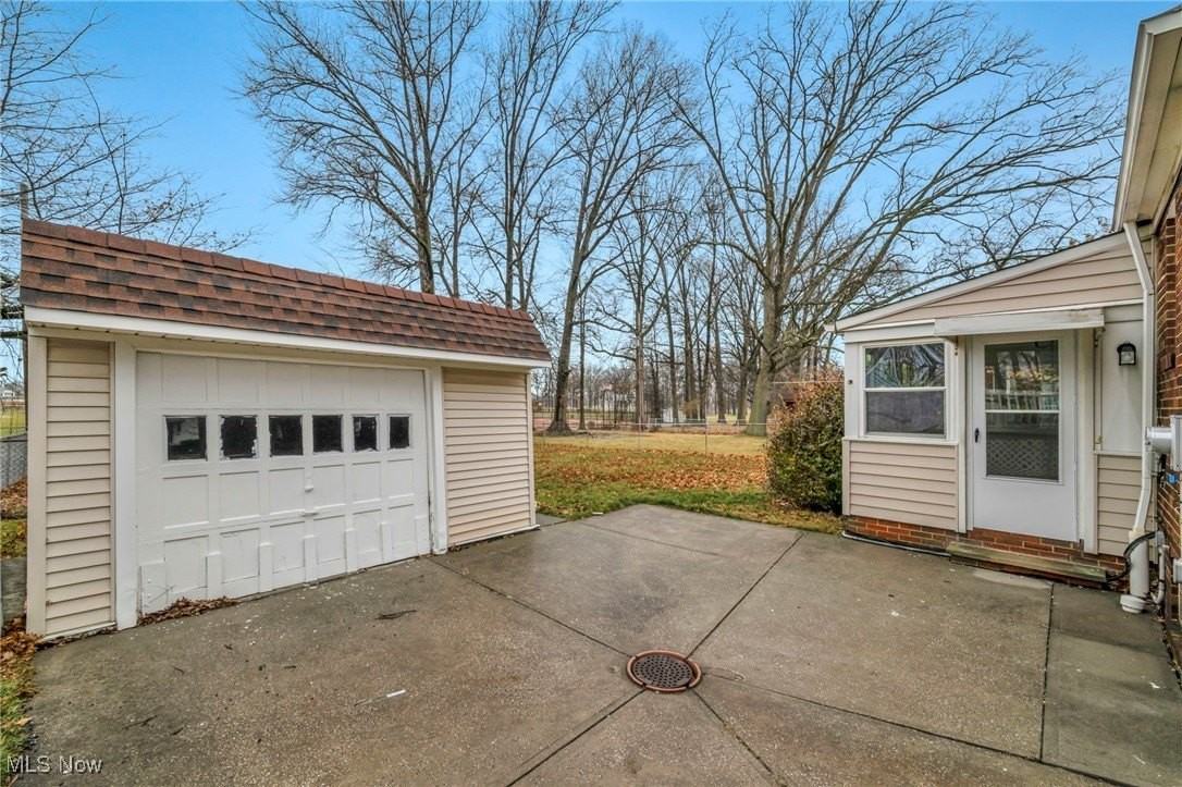 766 E 232nd St - Photo 5 of 48