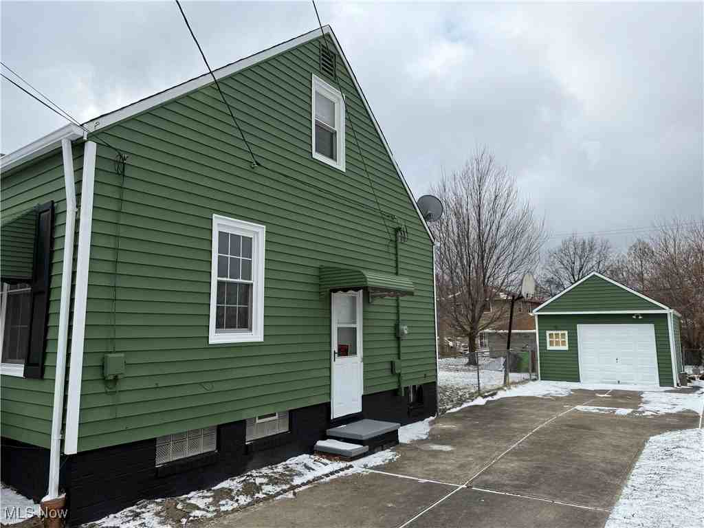 920 E 218th St - Photo 2 of 17