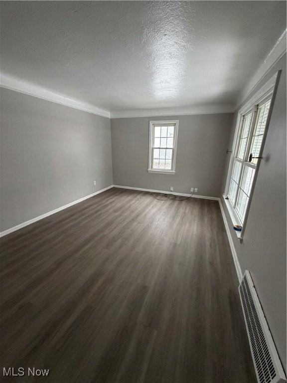 920 E 218th St - Photo 4 of 17