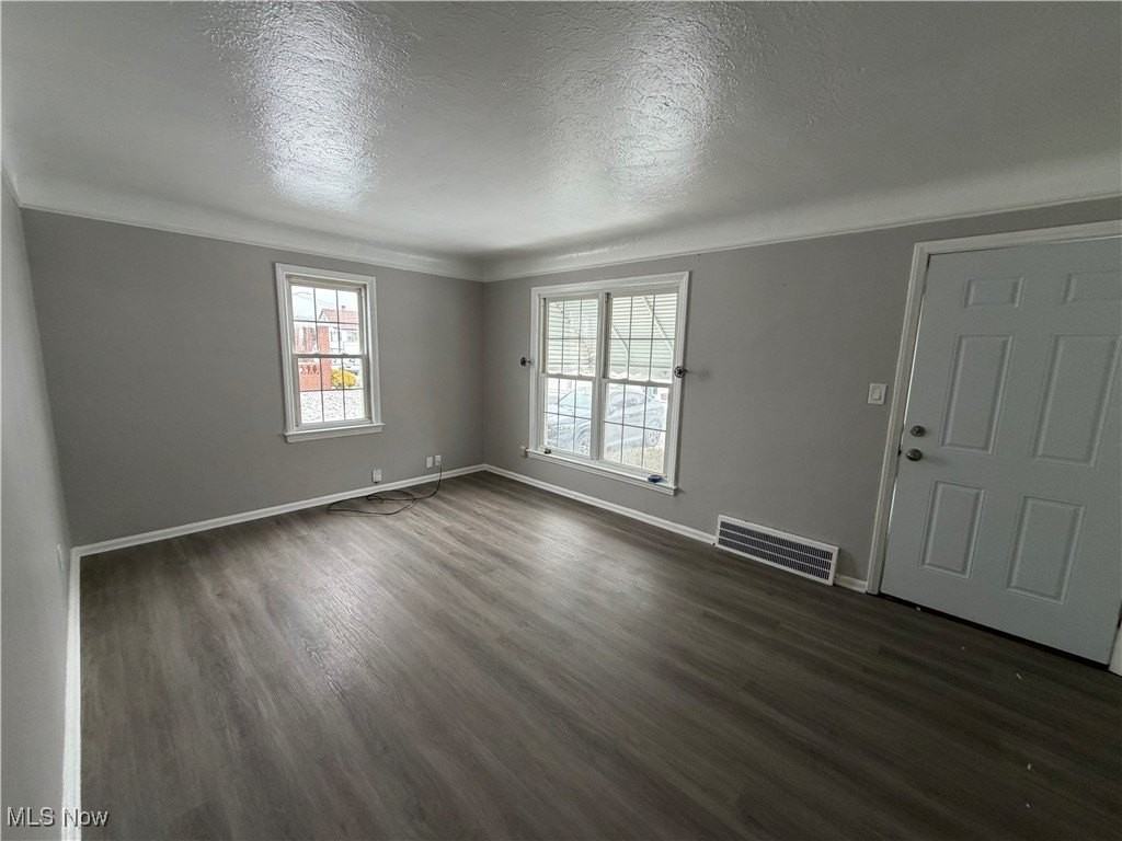 920 E 218th St - Photo 5 of 17