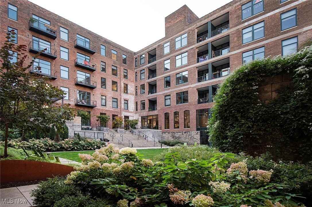 725 Johnson Ct Apt 220 #220