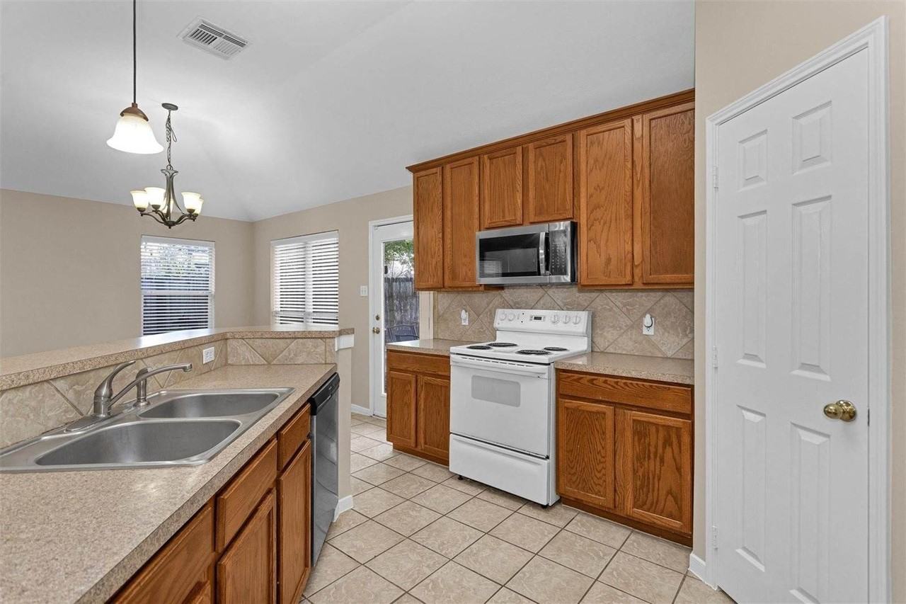 24711 Laurel Chase Ln - Photo 6 of 29