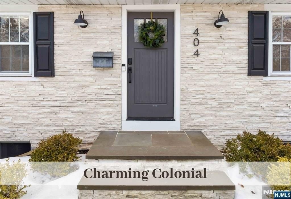 404 Ponfield Pl - Photo 2 of 39