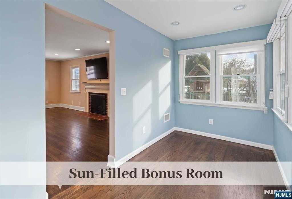 404 Ponfield Pl - Photo 4 of 39