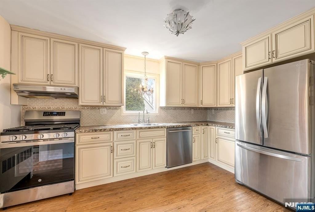 789 Briarcliff Ave - Photo 7 of 22