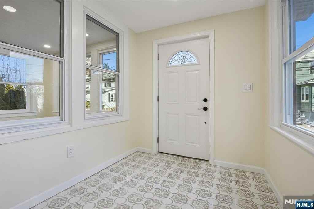 4 Lincoln Pl - Photo 2 of 35