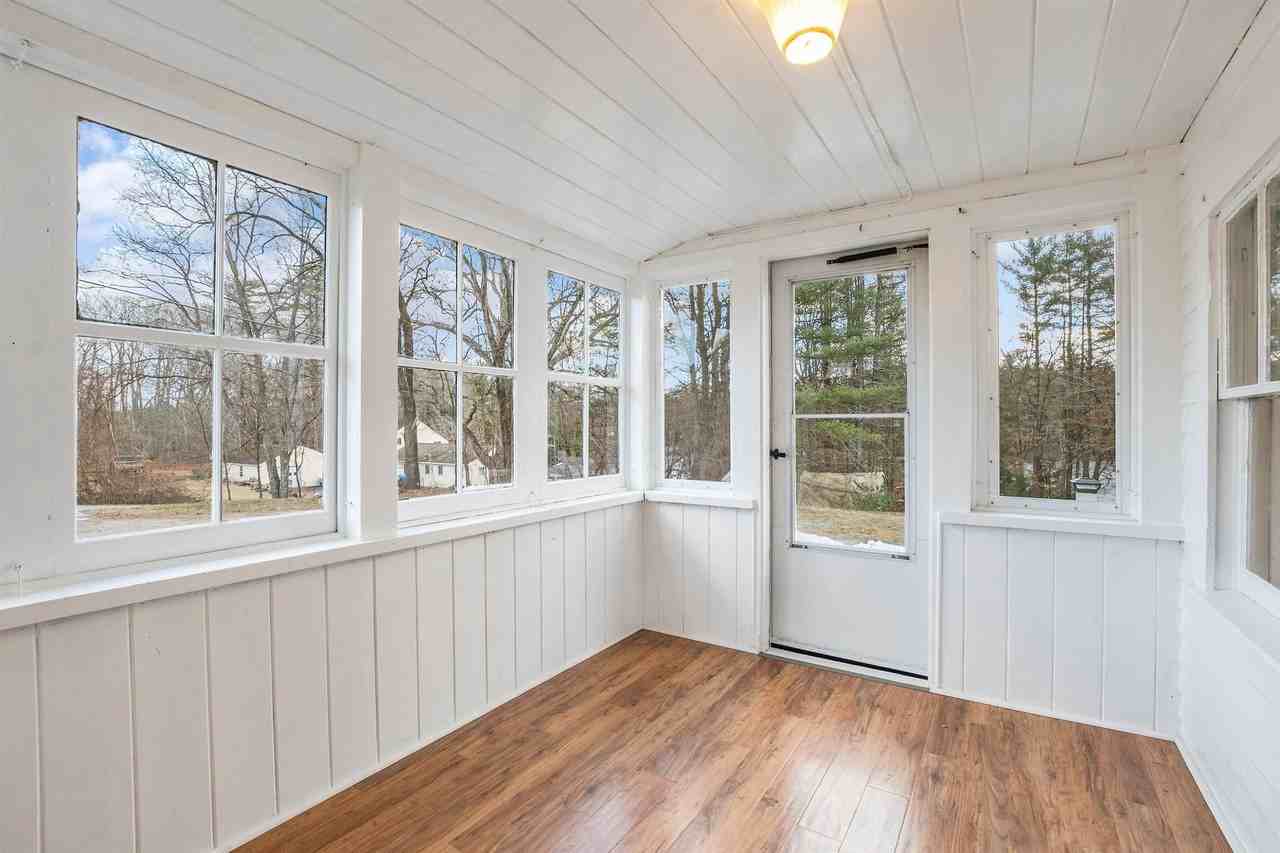 52 Pine St - Photo 4 of 32